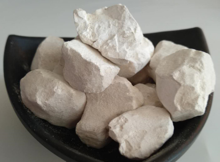 生石灰燒完還要磨粉嗎？生石灰塊磨粉機